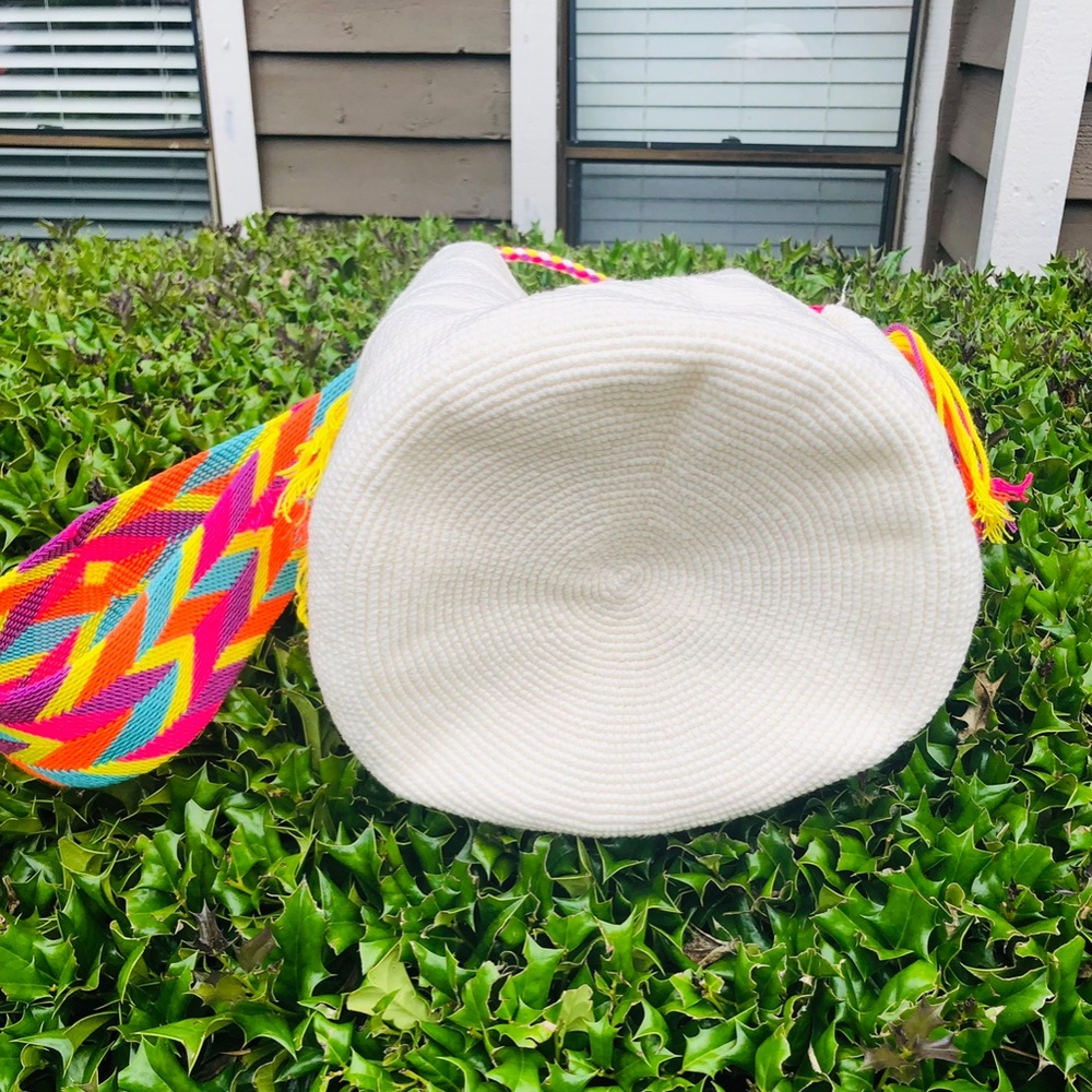 Authentic Wayuu bag/ Mochila Wayuu/ cream color/ neon strap/ Size M - Picture 8 of 9